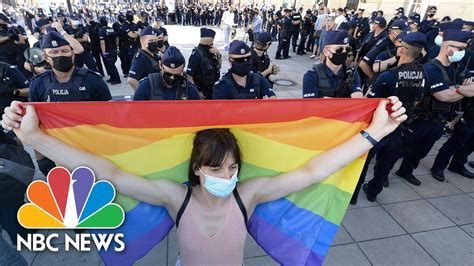 Lgbt Rights Activists Face Off Against Far Right Protesters In Poland