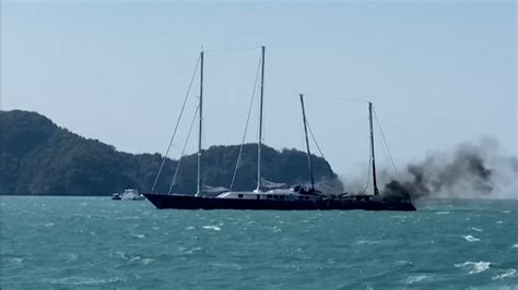 Bernard gallay yacht brokerage specializes in yacht sales & purchase, luxury yacht following a successful sailing career, bernard gallay founded bgyb in 1994 and quickly was accepted into the. VIDÉO. Malaisie : l'ancien yacht de Bernard Tapie en flammes - Le Parisien