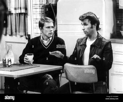 Richie And Fonzie Happy Days 1977 Stock Photo Alamy