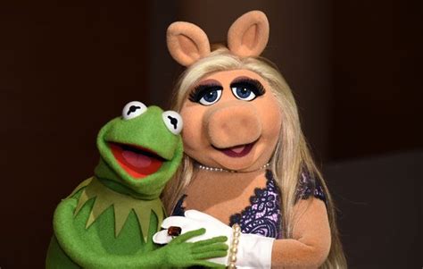 Miss Piggy And Kermit Cartoon