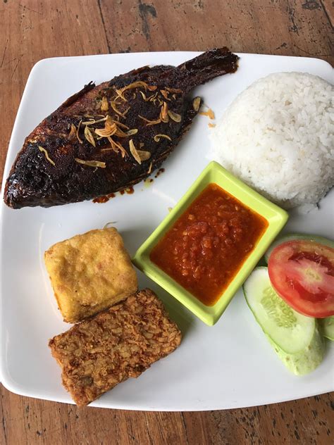 Saung Cibeureum terdekat - Restoran dan Tempat Makan Sunda terdekat di
