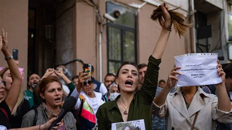 Women In Iran Are Leading A Wave Of Powerful Anti Government Protests