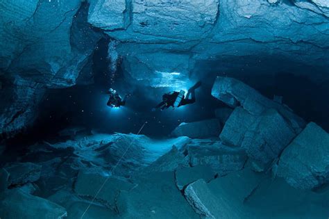Mesmerizing Underwater Cave Photos 40 Pics