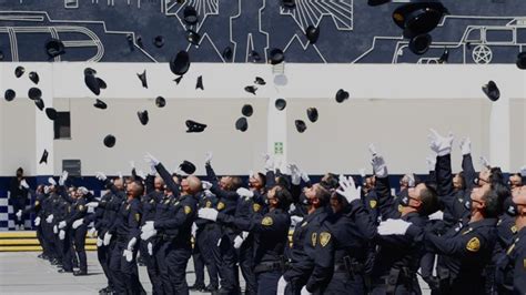 Se Gradúan 431 Cadetes En La Universidad De La Policía De La Ciudad De