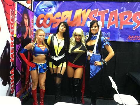 Sexy Cosplay Girls At Nyc Comic Con [photos]