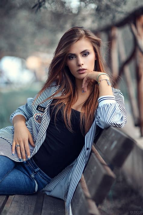 Outdoor Photography Poses For Female In Jeans By Vinh Nguyen 2664
