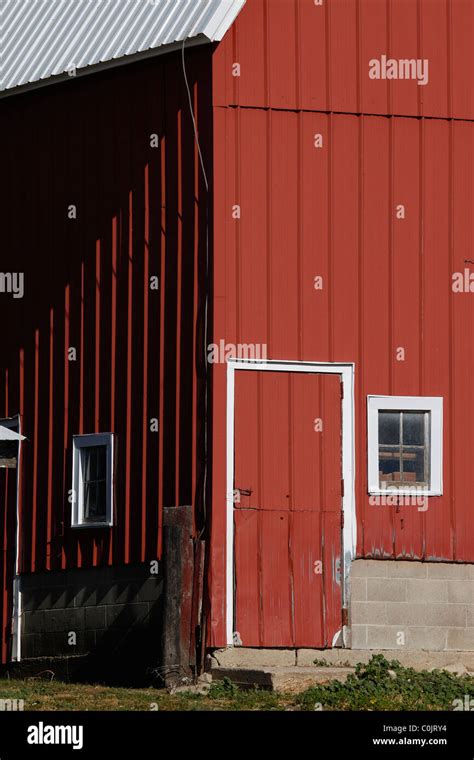 Red Barn Door Stock Photo Alamy