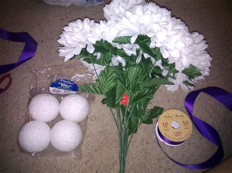 Take for instance hanging flower balls. Domesticated Diva: Muah!...DIY Kissing Flower Ball Pew Decor