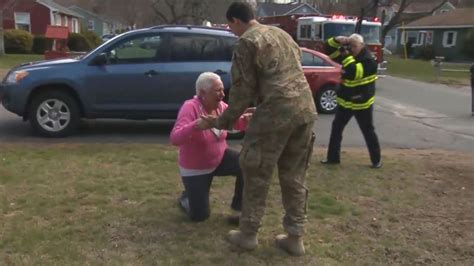 Soldier Returns Early From Afghanistan Community Helps Surprise Mom Abc News