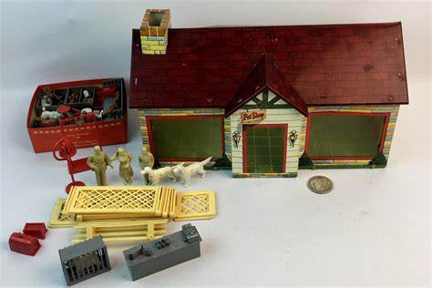 Lot Vintage 1950s Marx Tin Litho Pet Shop Playset W Accessories