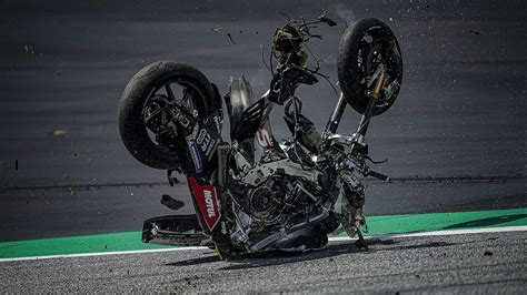 Francês que foi o terceiro colocado em casa fez o necessário para tomar o comando da competição. Moto GP: Johann Zarco sofre fratura após forte acidente na ...