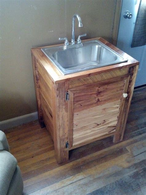 Simple and stylish pallet outdoor furniture set. Vanity from old pallet wood (With images) | Rustic bathroom designs, Rustic laundry rooms ...