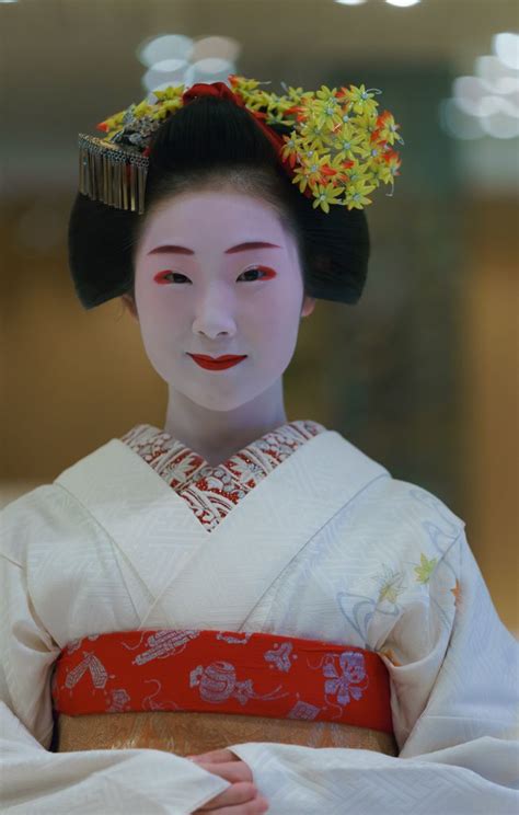 maiko 舞妓 Miyagawacho 宮川町 Toshiemi とし恵美 KYOTO JAPAN（画像あり） | 芸妓, 芸者, 舞妓