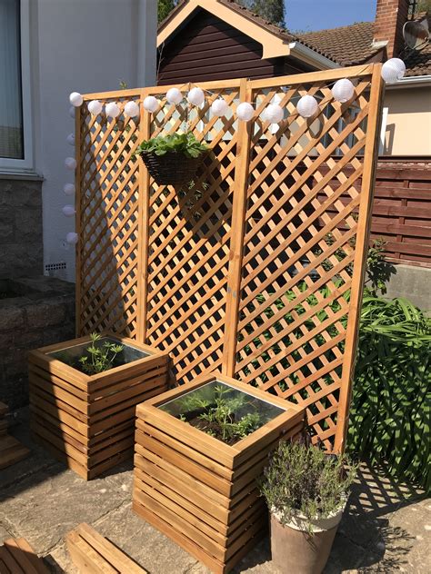 Privacy Screen Made With Trellis And Wooden Planters Backyard Privacy