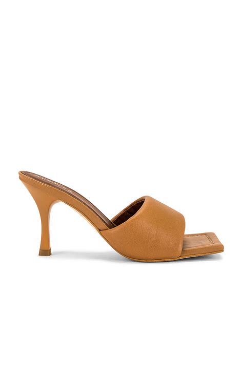 Femme Alohas Mules Puffy Camel Mules · Inoxxia