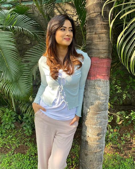 shweta tiwari flaunts body transformation in smart casuals see the diva slaying it in style