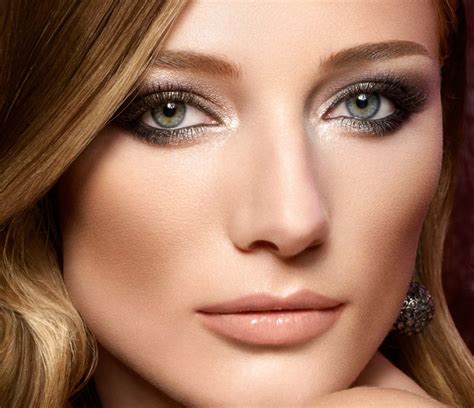 Makeup Looks For Blue Eyes Fab Makeup Tricks For Hazel Eyes With