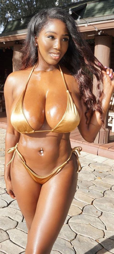 Ellie Mae Gold Bikini Huge Boobs Male43can