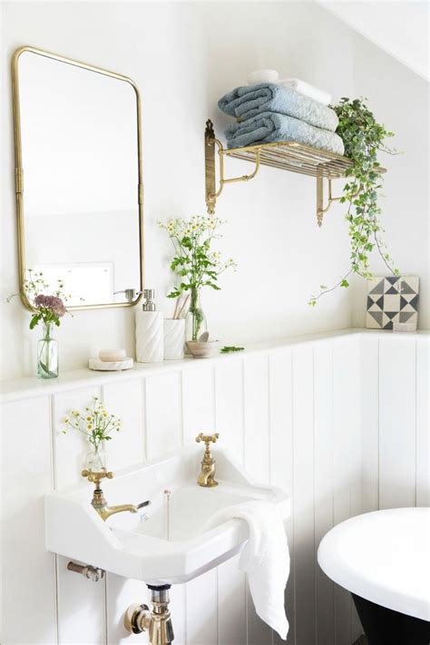 Light Airy Bathroom With Fresh Botanical Elements Apartmentbathroom