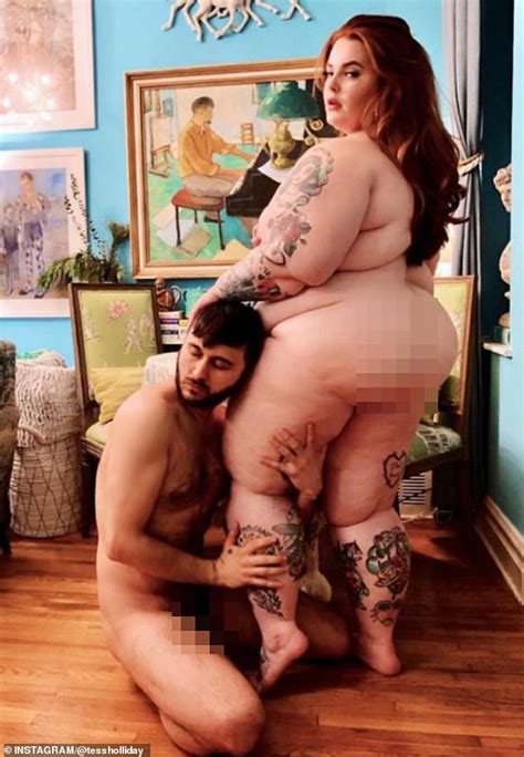 Tess Holliday Poses Totally Naked For Impromptu Photo Shoot Daily Mail Online