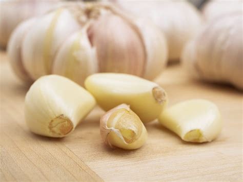 10 Amazing Benefits Of Taking Garlic Juice