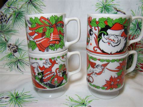 4 Stacking Christmas Footed Mugs Vintage Bright Bold Santa