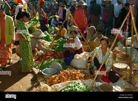 Market In Pyawbwe South Of Meiktila Burma Myanmar Stock Photo Alamy