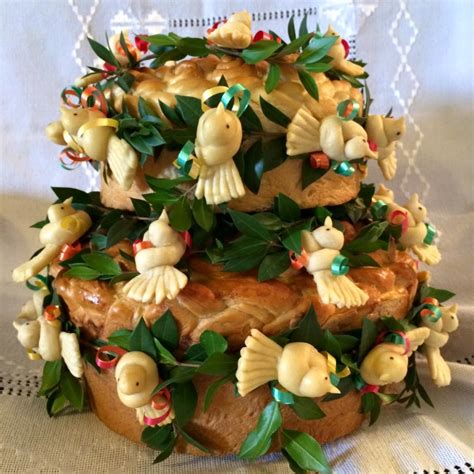 Whether it's a tiered cake or a stacked cake, you'll have one less thing to worry about when ordering a cake from hot breads. Korovai Ukrainian Wedding Bread - Best Wedding Cake ...
