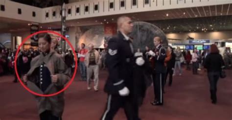 This Us Air Force Band Flash Mob Took Everyone By Surprise Boredombash