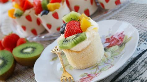 If you are looking for a recipe for a different tin size, or with some additional icing, try our sponge cake calculator for the perfect fit to your equipment. Josephine's Recipes : Soft Sponge Cake with Fresh Fruit ...