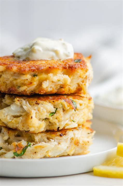 Maryland Crab Cakes With Little Filler Lifes Ambrosia