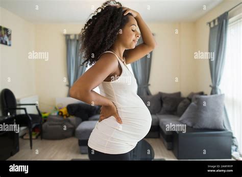 Junge Schwangere Fotos Und Bildmaterial In Hoher Aufl Sung Alamy