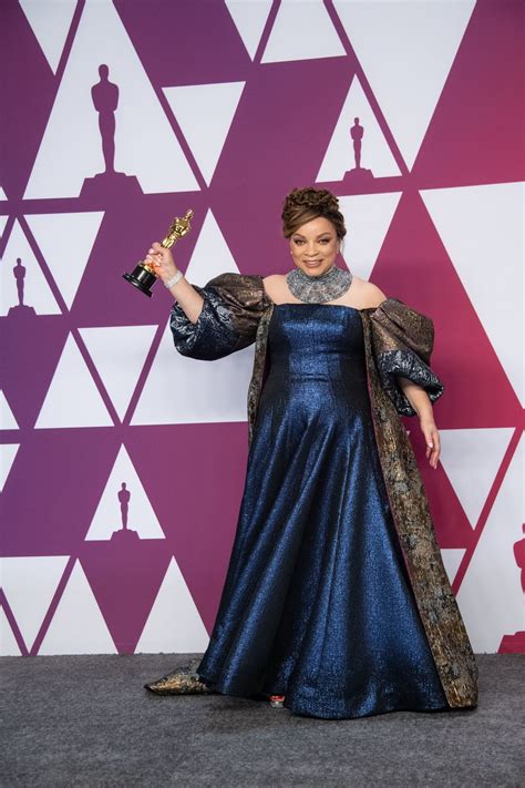 Oscar Winner For Best Costume Design Poses With Her Oscar Photos On Movie N Co