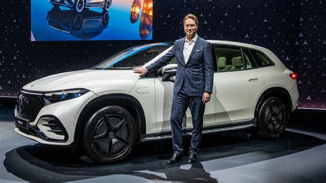 Autohersteller Ola Källenius soll weitere Jahre Mercedes Chef bleiben