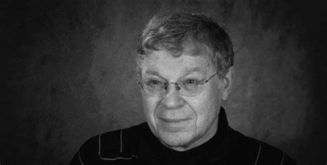 Krátká kariéra v babiččině údolí. Prouzovi lidé s bizarními sexuálními úchylkami. Žena se ...
