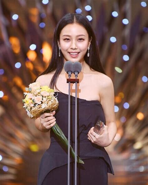 Go minsi looks like a cross between jo yoonhee and min hyorin (not the nose). Go Min Si talks about 'Love Alarm 2' and global reach ...
