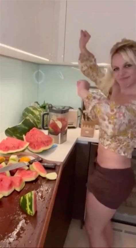 Britney Spears Has Fascination With Knives Sleeps With One