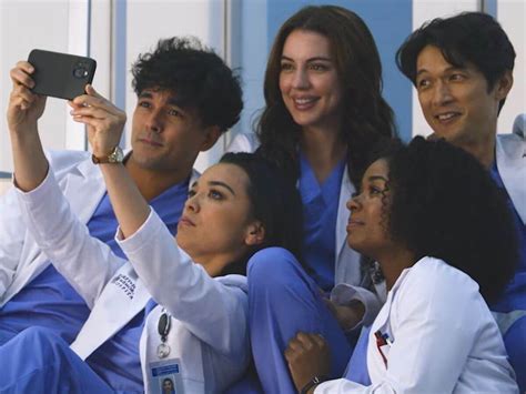 Grey’s Anatomy Conheça O Novo Elenco Nas Primeiras Imagens Da 19ª Temporada