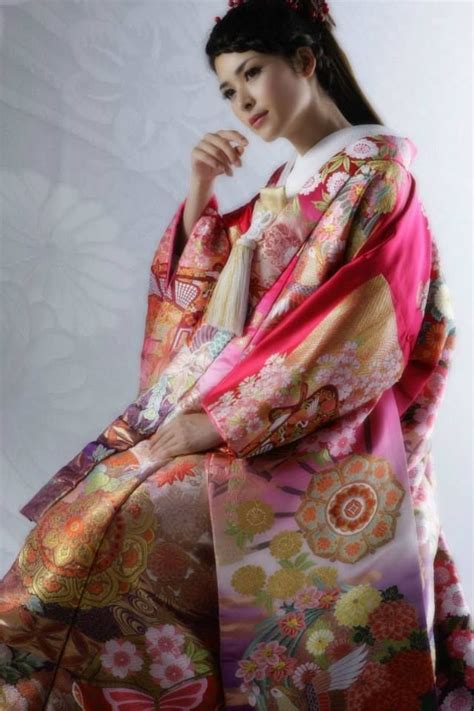 Uchikake Kimono 色打掛 Yumi Katsura 桂由美 Kimonos Asia Japon