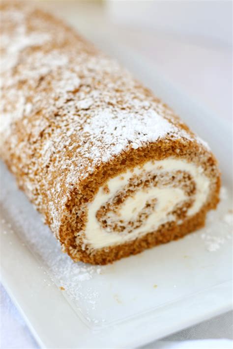 It's an easy thanksgiving dessert to make ahead of time, it's filled with a heavenly cream cheese filling, and it's always a crowd favorite! Classic Pumpkin Roll