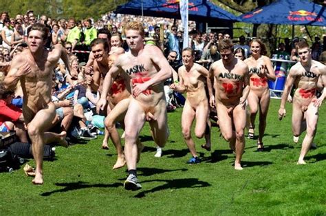 La course nue des étudiants de l université aarhus au Danemark
