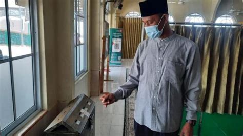 Maling Kotak Infak Masjid Nurul Iman Terekam Cctv Ini Ciri Cirinya