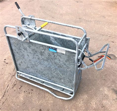 Dehorning Crate O Donovan Engineering With Wheel And Handle
