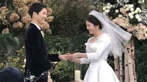 Actor�song joong ki and the actress song hye kyo are reportedly getting married on october 31, 2017! Song Joong-Ki files for divorce from Song Hye-Kyo ...