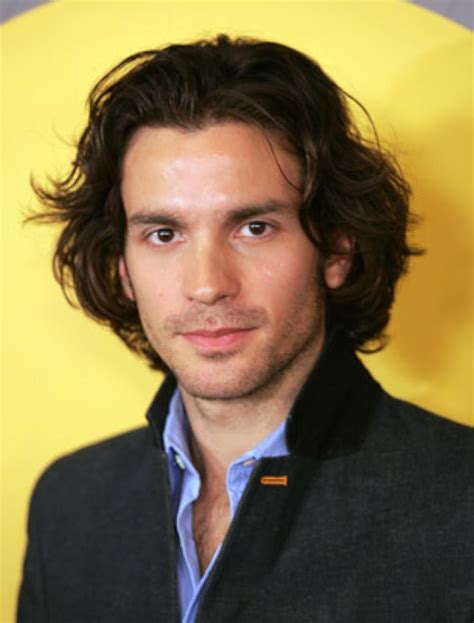 Santiago Cabrera