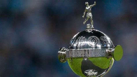 Originalmente, la copa libertadores se denominaba copa campeones de américa, debido a que solo se clasificaban los campeones de cada país.la primera edición se disputó en 1960, torneo en el cual participaron solamente 7 equipos porque los campeones de venezuela, perú y ecuador no asistieron a la competencia, los equipos participantes fueron: ¿Quién va a la Copa Libertadores 2019? - AS Argentina