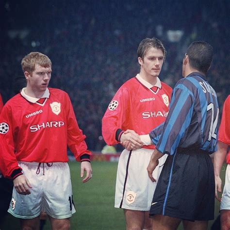 .assist, david beckham vs diego simeone, beckham red card v argentina 1998, 5 times cristiano et se moque de diego simeone, банда диего симеоне, ronaldo vs beckham, inter vs ac milan 3 0 the. That look from Scholes #Beckham #Simeone # ...