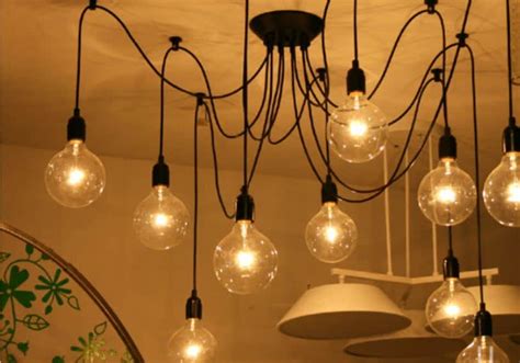 While typically light to medium brown, they range in color from whitish to dark brown or blackish gray. Kalle Spider Hanging Wire Lights
