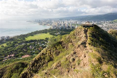 How To Hike Oahu S Iconic Diamond Head Crater Hawaii Magazine Les