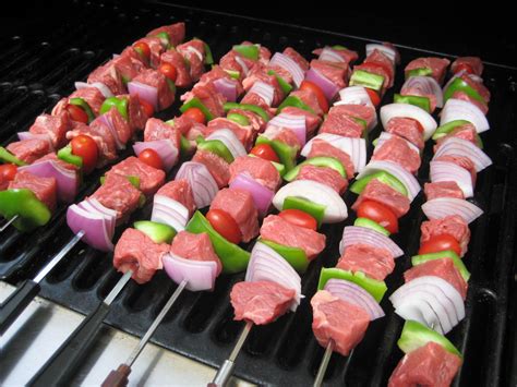 Serve these shish kabobs with some dill rice and marinated sumac onions for a delicious middle. Shish-Kabobs with Roasted Potatos — 52 Sunday Dinners